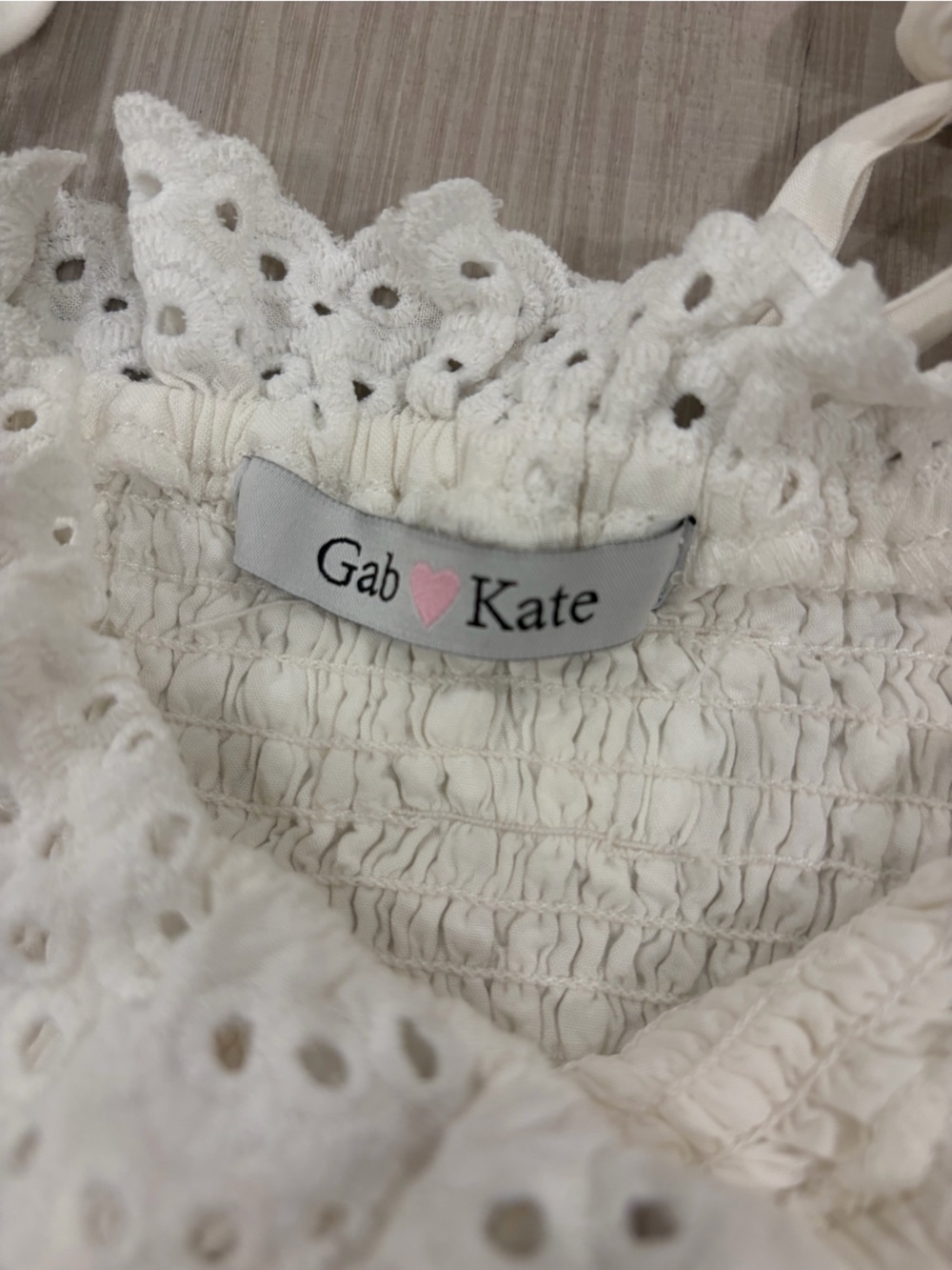 Gab & Kate women’s adjustable Ruffle Top - Picture 2 of 4